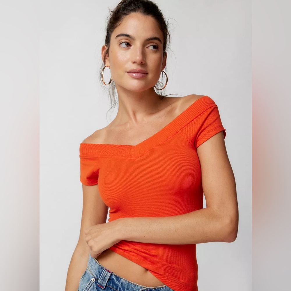 Urban Outfitters Shannen V-Neck Top🧡